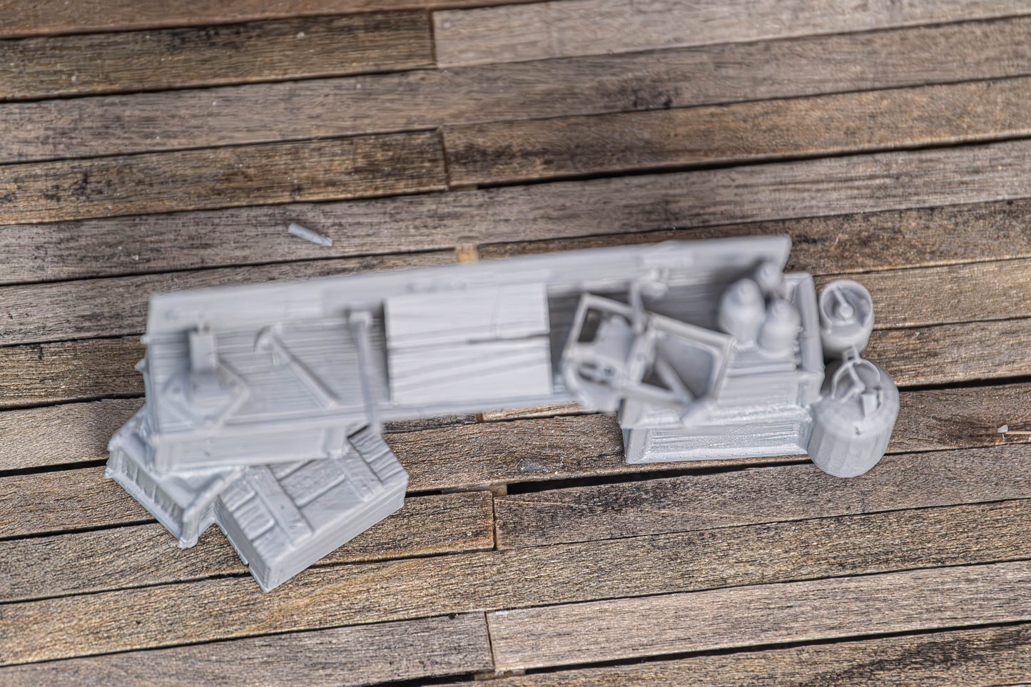 DIY workbench on crates in G/O/S/HO/N (1/22.5, 1/48, 1/64, 1/87, 1/160) scale - WB-02