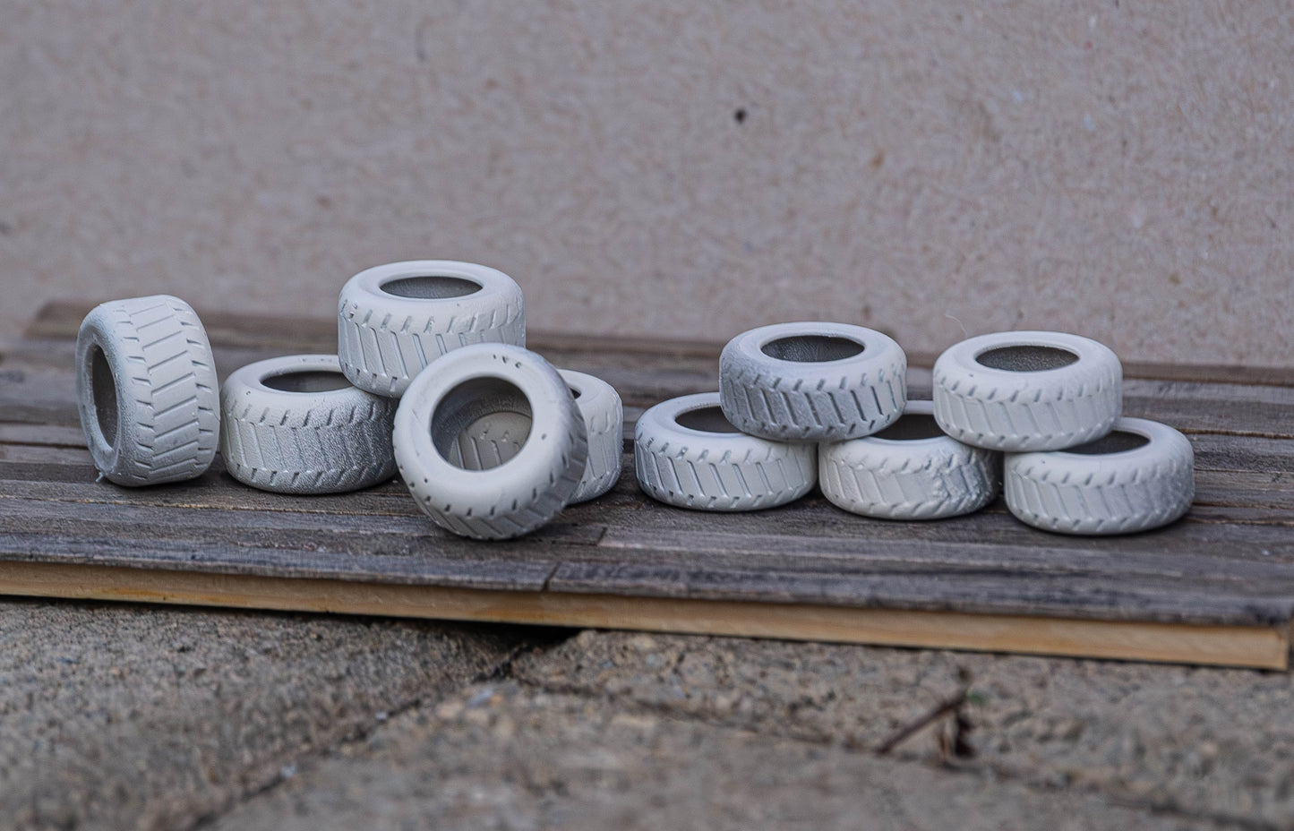DIY set of tires (10x) in G/O/S/HO/N (1/22.5, 1/48, 1/64, 1/87, 1/160) scale